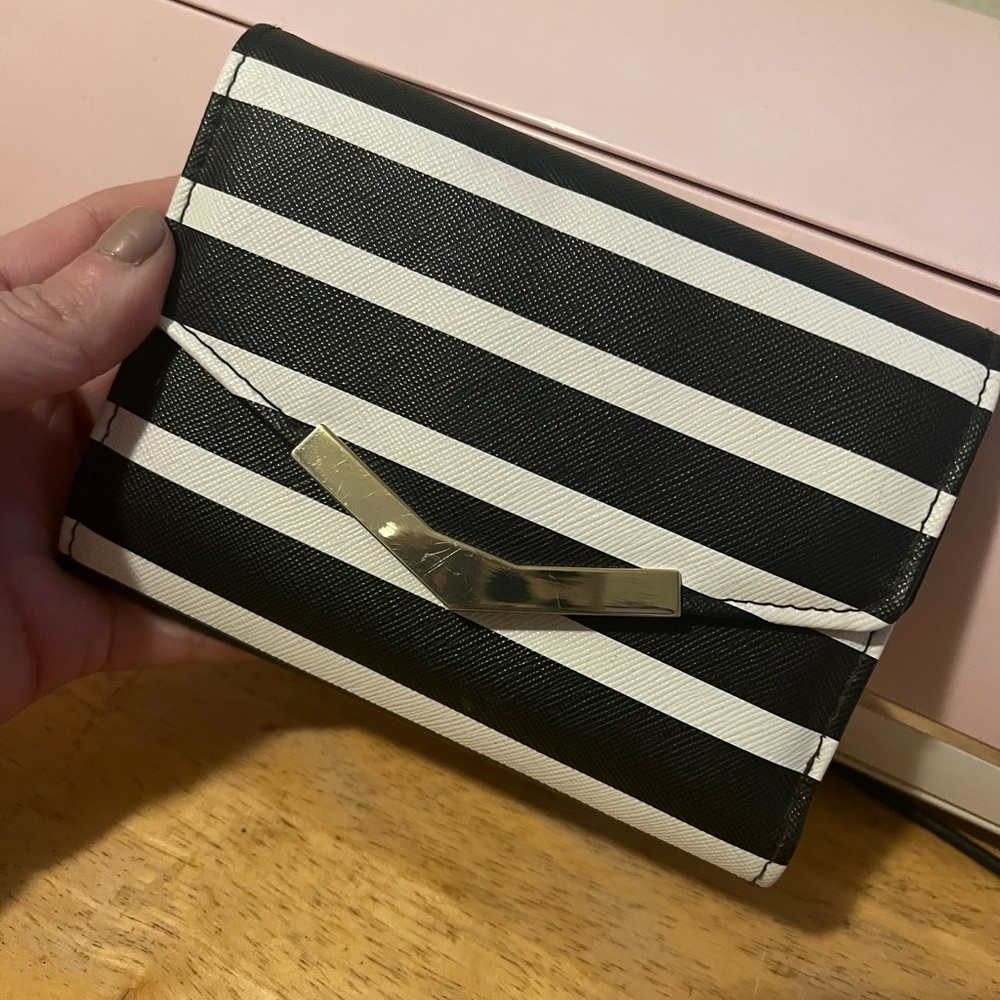 Apt 9 wallet